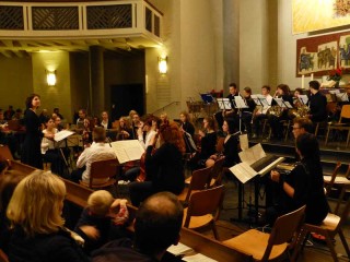 Das Orchester unter der Leitung von Melanie Heczko
