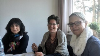 Annette Wilhelm (von links) , Lilian Koch und Simone Langemeier genießen die Klosterküche.
